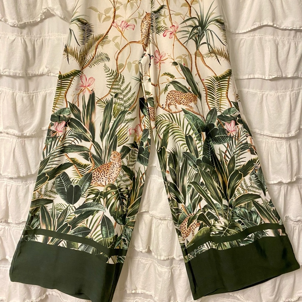 Wide-leg pants